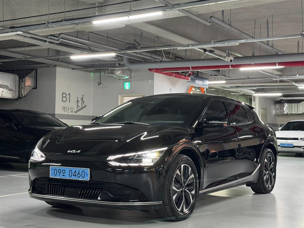 기아 EV6 롱레인지 AWD 어스 사진