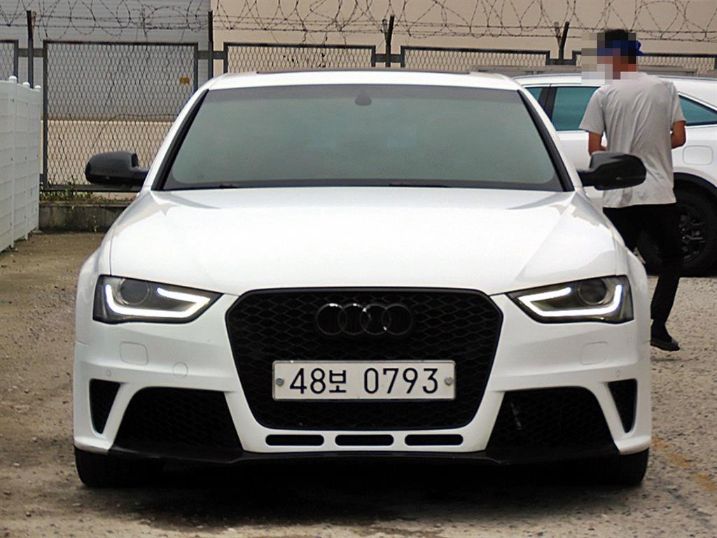 아우디 A4 30 TDI 리미티드 에디션 사진