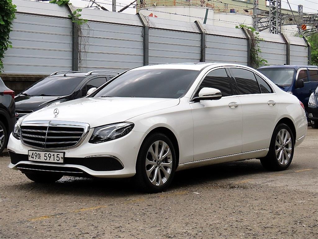 벤츠 E 클래스 E300 4MATIC 아방가르드 사진 2/20