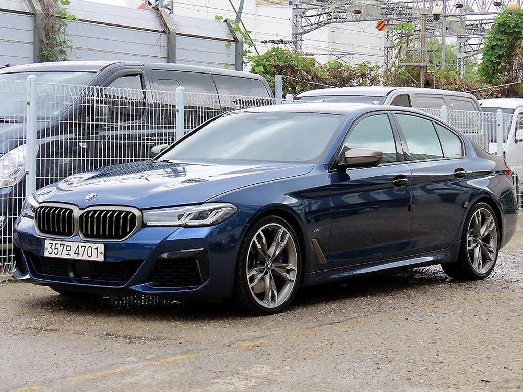 BMW 5시리즈 M550i xDrive 사진