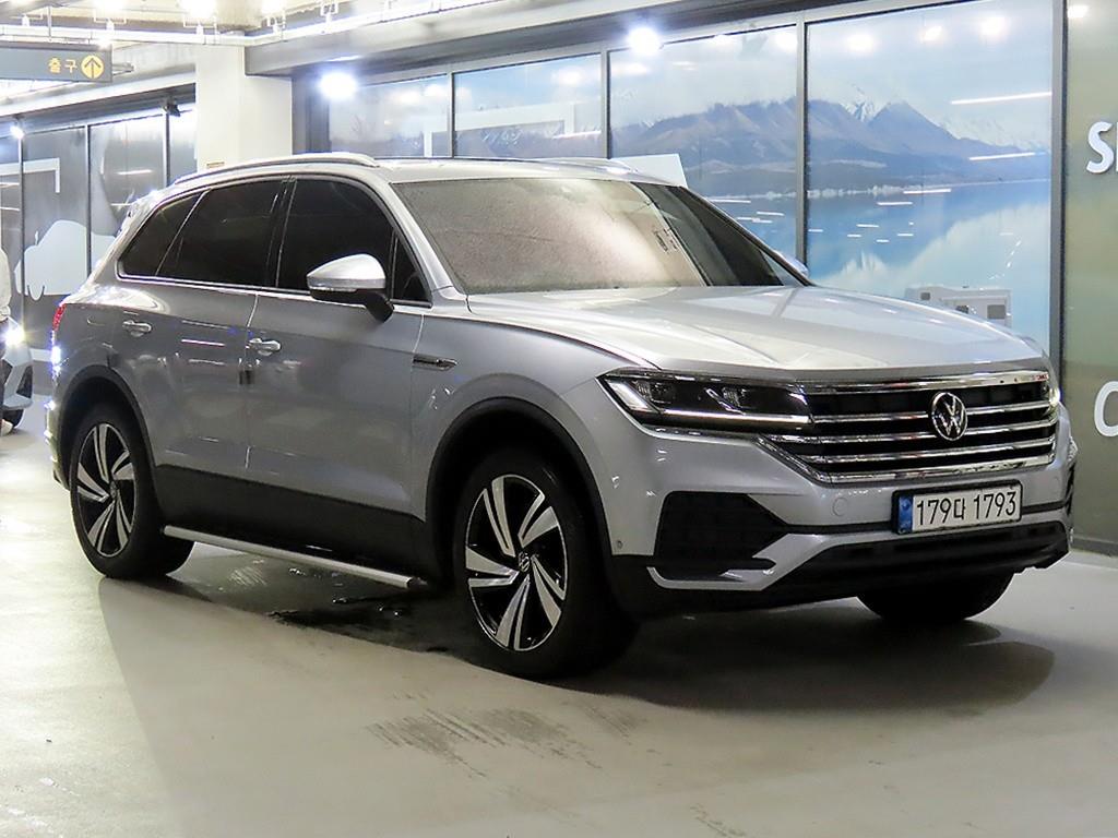 투아렉 3세대 3.0 TDI 프레스티지 2021년식