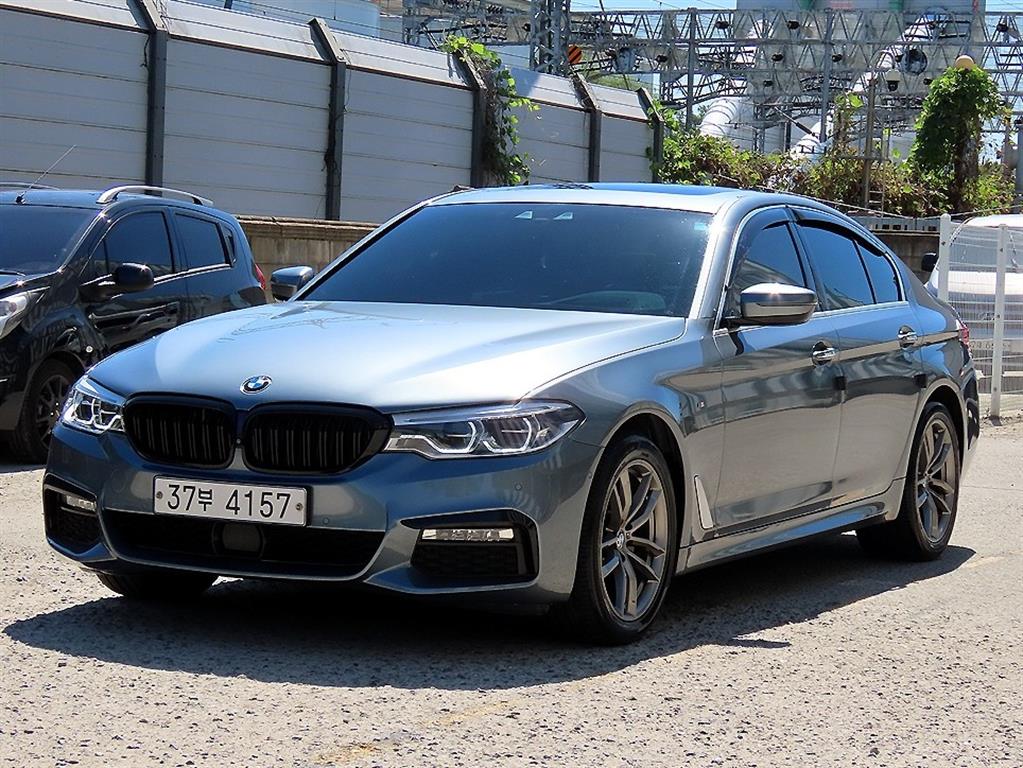 BMW 5시리즈 520d xDrive M 스포츠 플러스 사진 2/20