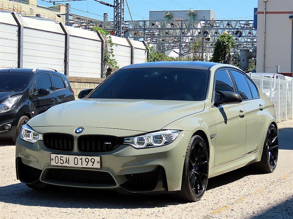 BMW 3시리즈 M3 세단 사진 2/19