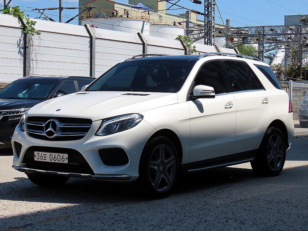 벤츠 GLE 클래스 GLE 350 d 4MATIC 사진 2/20