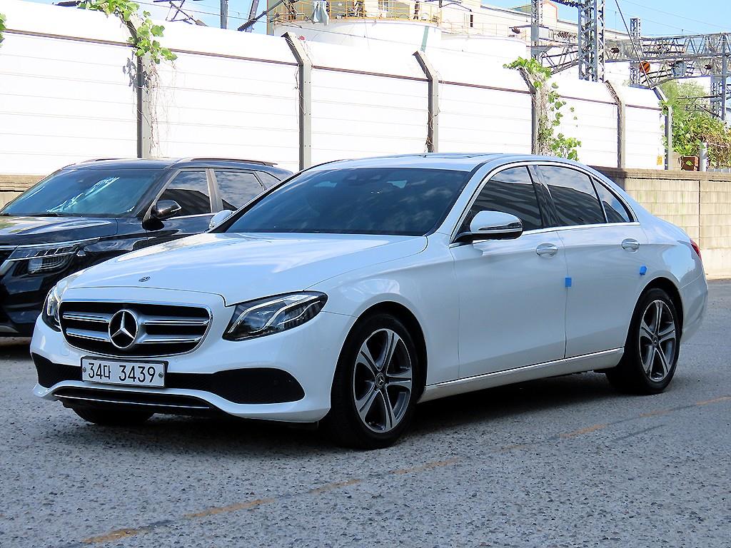 벤츠 E 클래스 E300 4MATIC 아방가르드 사진 2/20