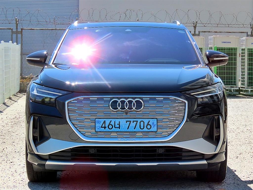 Q4 e-트론 40 프리미엄 2023년식