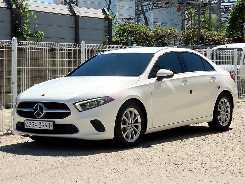 벤츠 A 클래스 A220 세단 사진 2/18