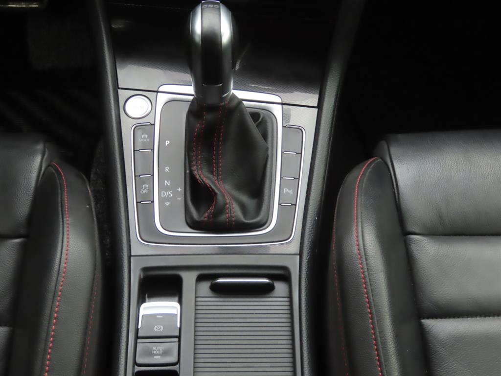 폭스바겐 골프 2.0 GTI 사진
