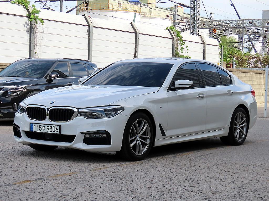 BMW 5시리즈 520d M 스포츠 플러스 사진 2/20