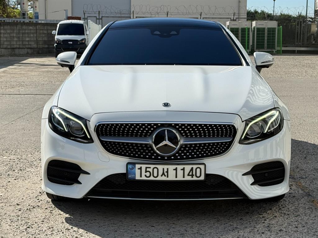 벤츠 E 클래스 E400 4MATIC 쿠페 사진