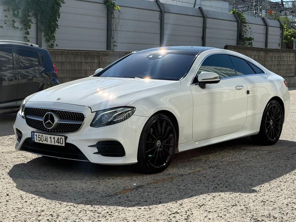 벤츠 E 클래스 E400 4MATIC 쿠페 사진 2/20