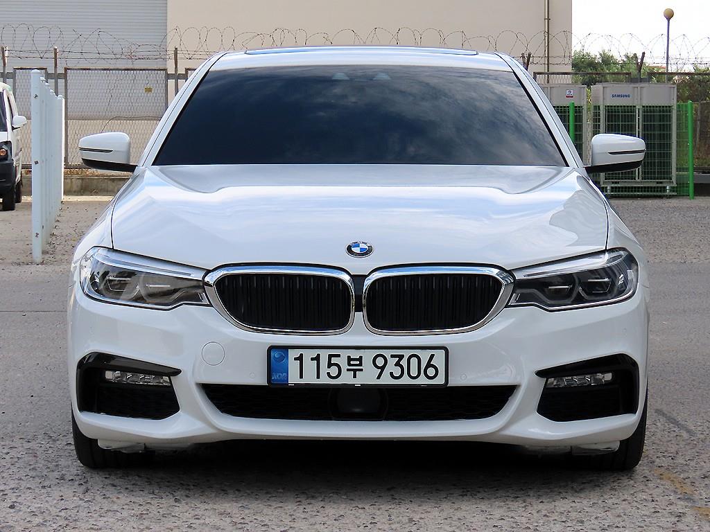 BMW 5시리즈 520d M 스포츠 플러스 사진