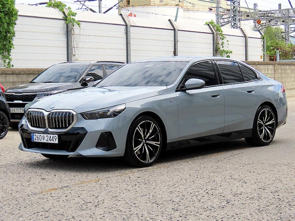 BMW 5시리즈 530i xDrive M 스포츠 사진 2/20