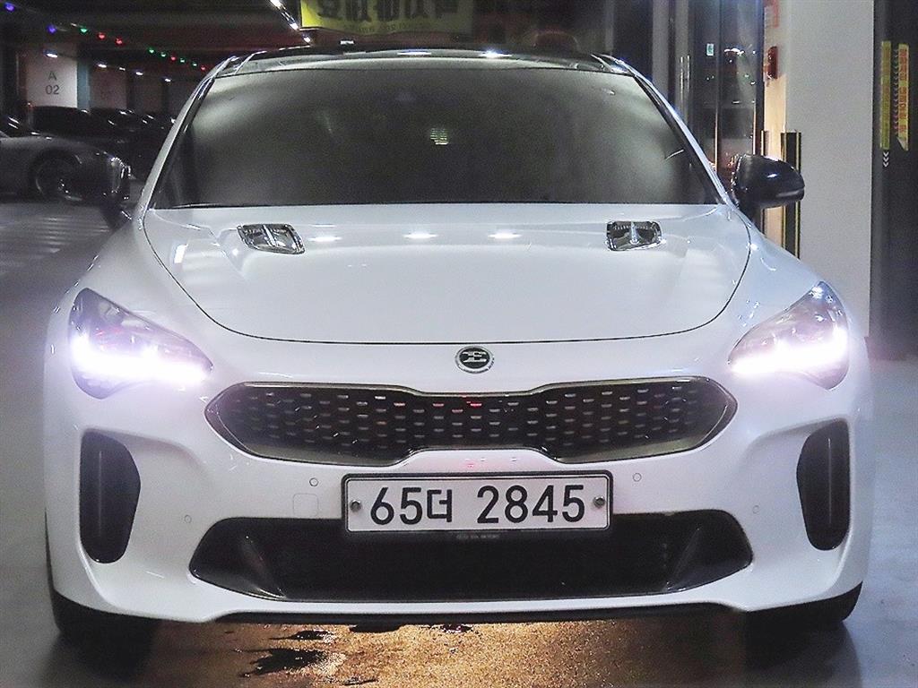 기아 스팅어 가솔린 2.0 터보 AWD 플래티넘 사진