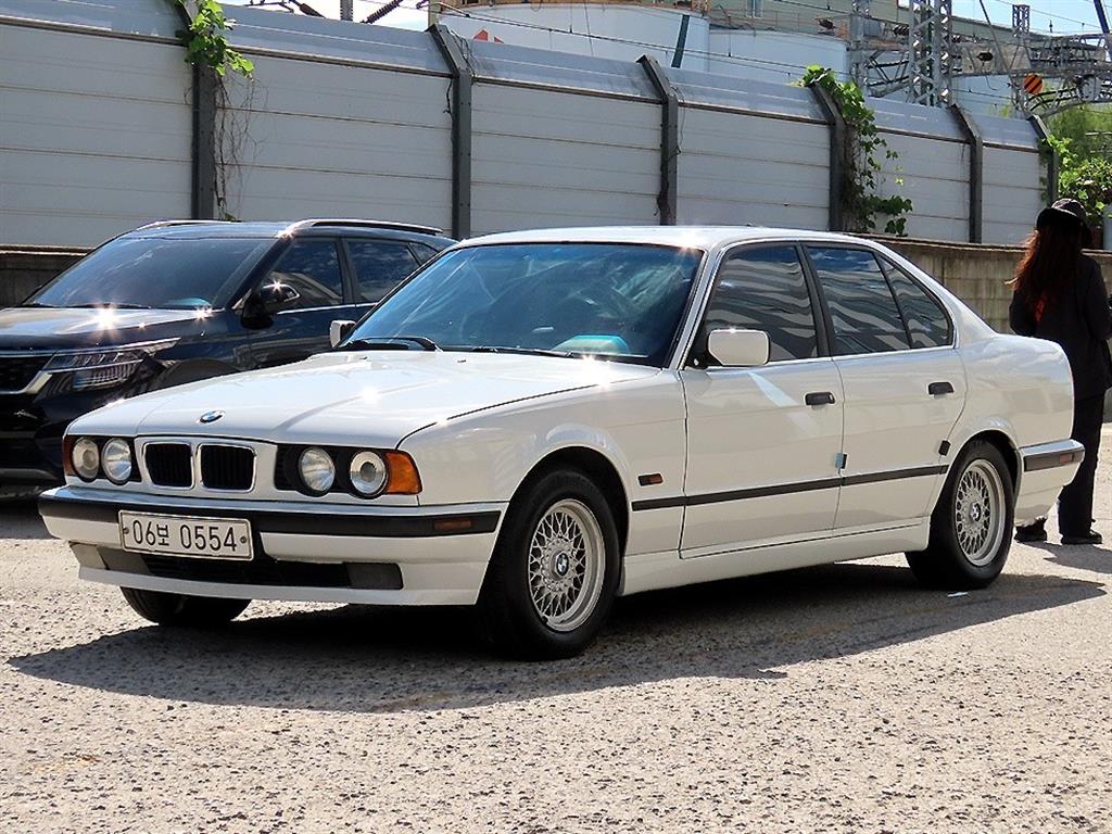 BMW 5시리즈 530i 사진 2/19