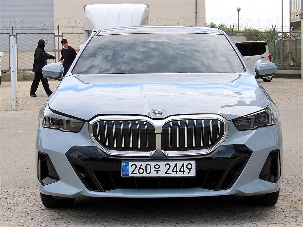 BMW 5시리즈 530i xDrive M 스포츠 사진