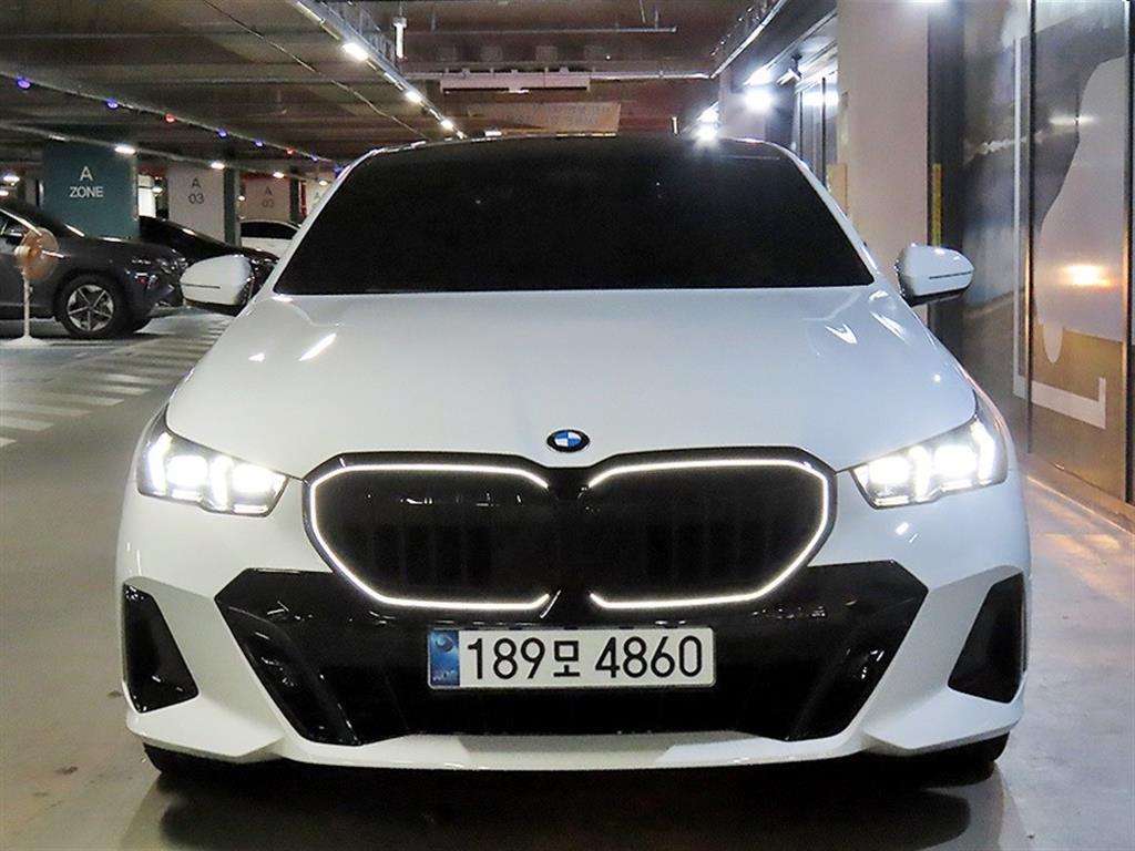 BMW 5시리즈 530i xDrive M 스포츠 프로 스페셜 에디션 사진