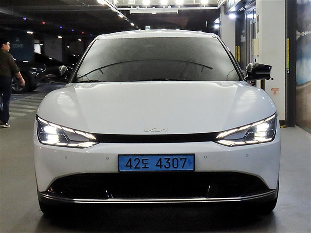 기아 EV6 롱레인지 어스 사진