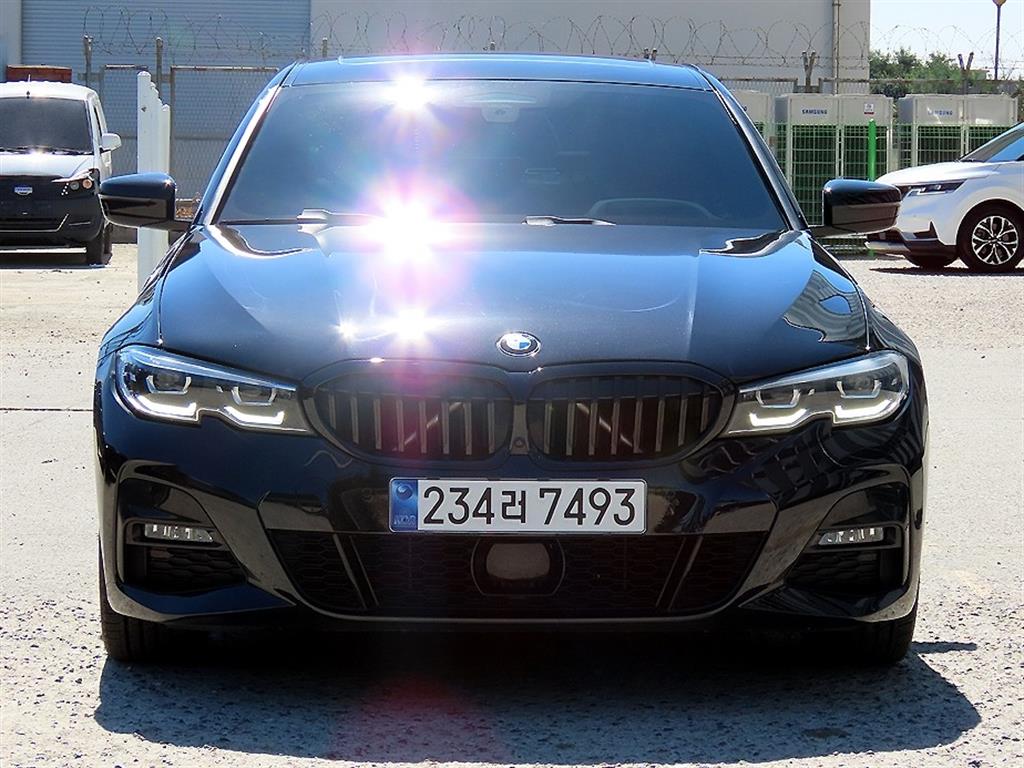 BMW 3시리즈 320i M 스포츠 사진