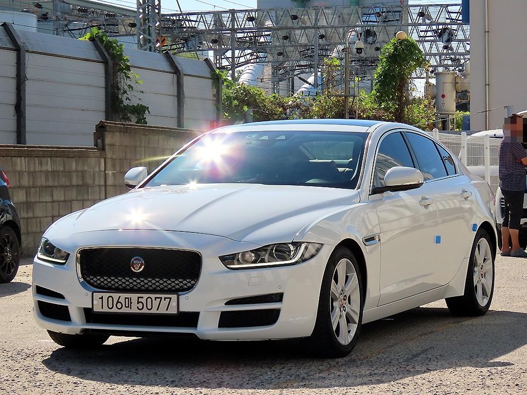 재규어 XE 2.0D 프레스티지 사진 2/20