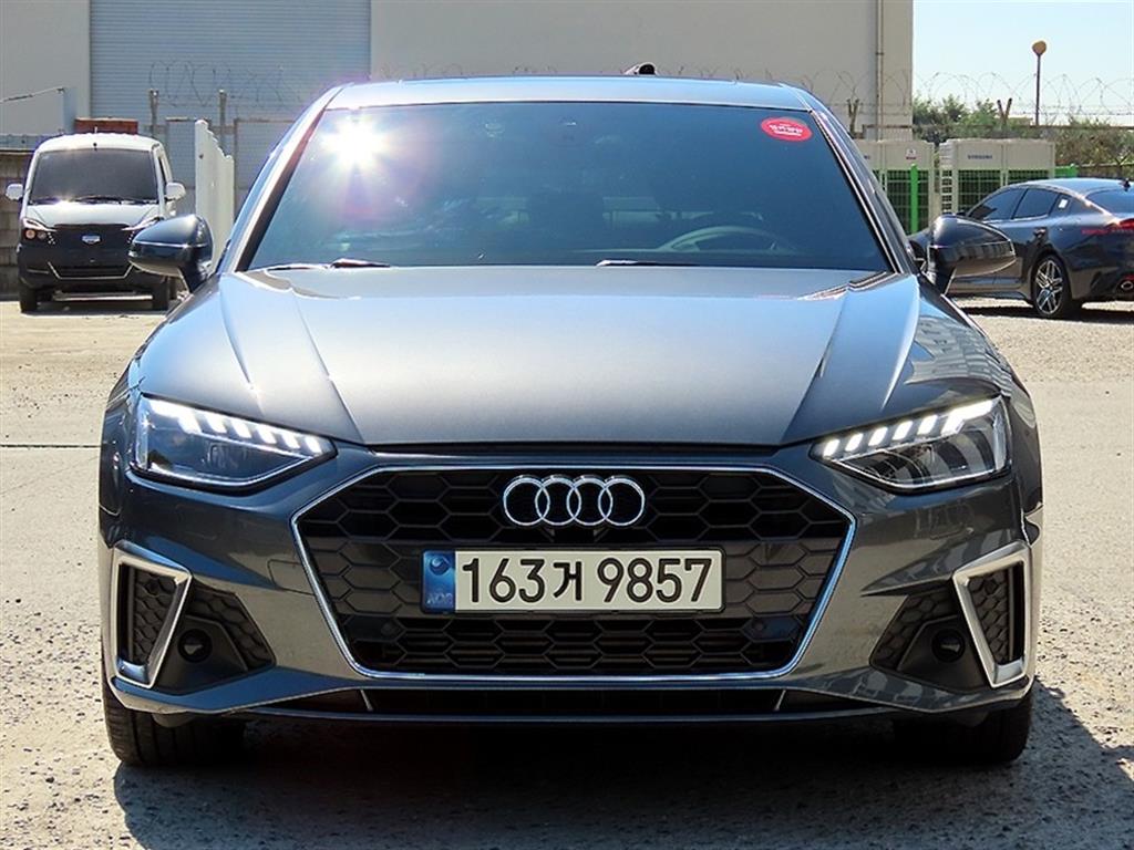 아우디 A4 40 TFSI 프리미엄 사진