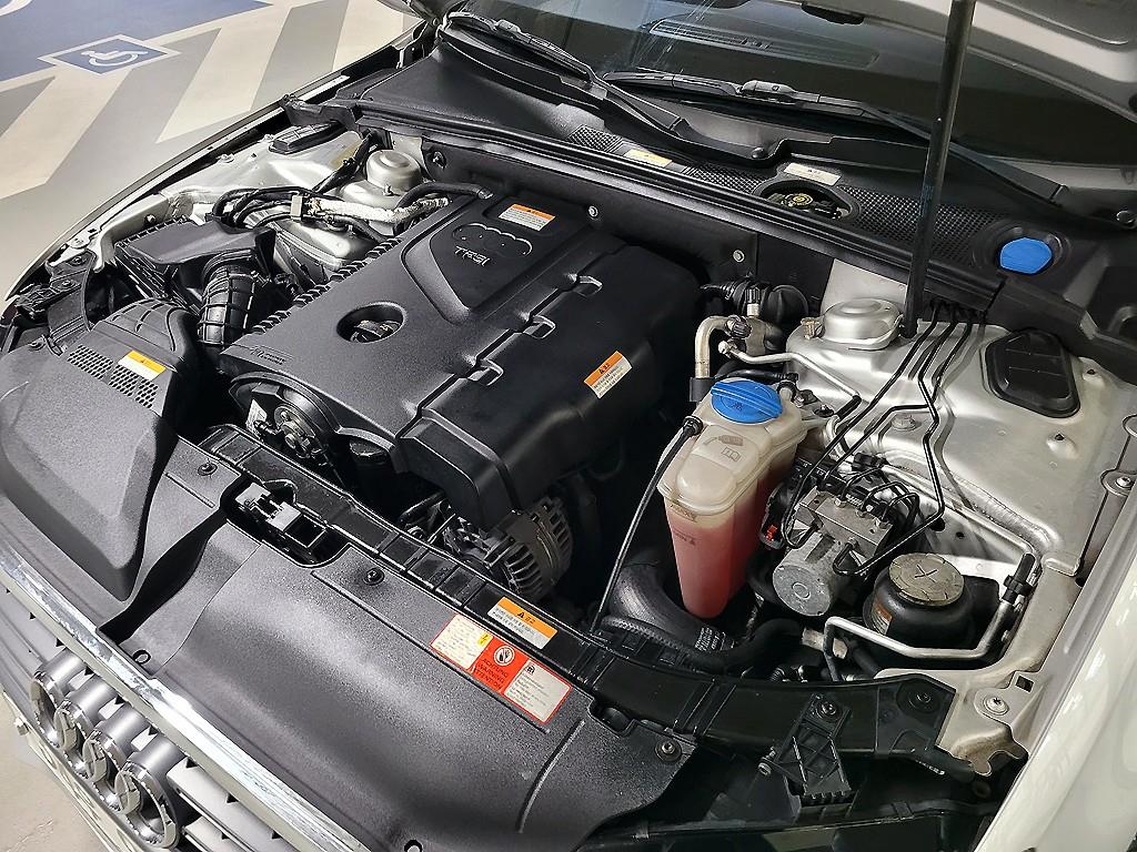 아우디 A4 2.0 TFSI 사진