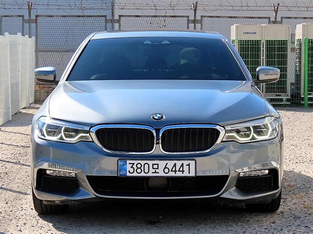 BMW 5시리즈 520d M 스포츠 플러스 사진