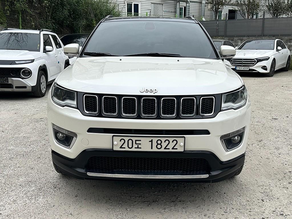 지프 컴패스 2.4 AWD 리미티드 사진