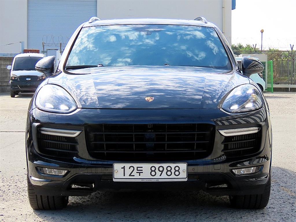 포르쉐 카이엔 3.6 GTS 사진