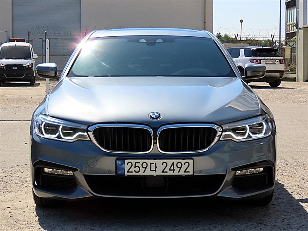 BMW 5시리즈 520d xDrive M 스포츠 플러스 사진