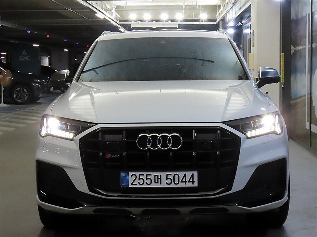 아우디 SQ7 4.0 TFSI 콰트로 사진