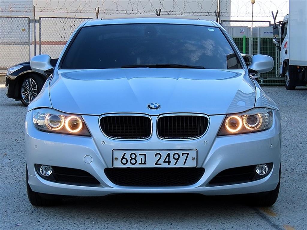BMW 3시리즈 320i 세단 사진
