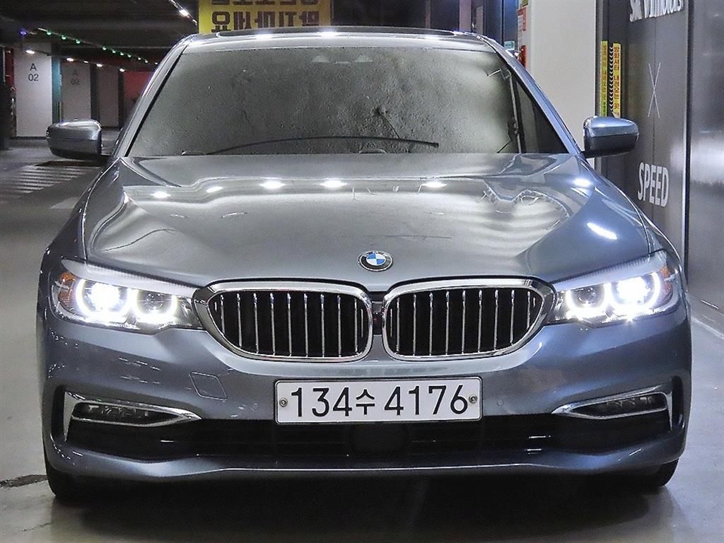 BMW 5시리즈 520i 럭셔리 사진