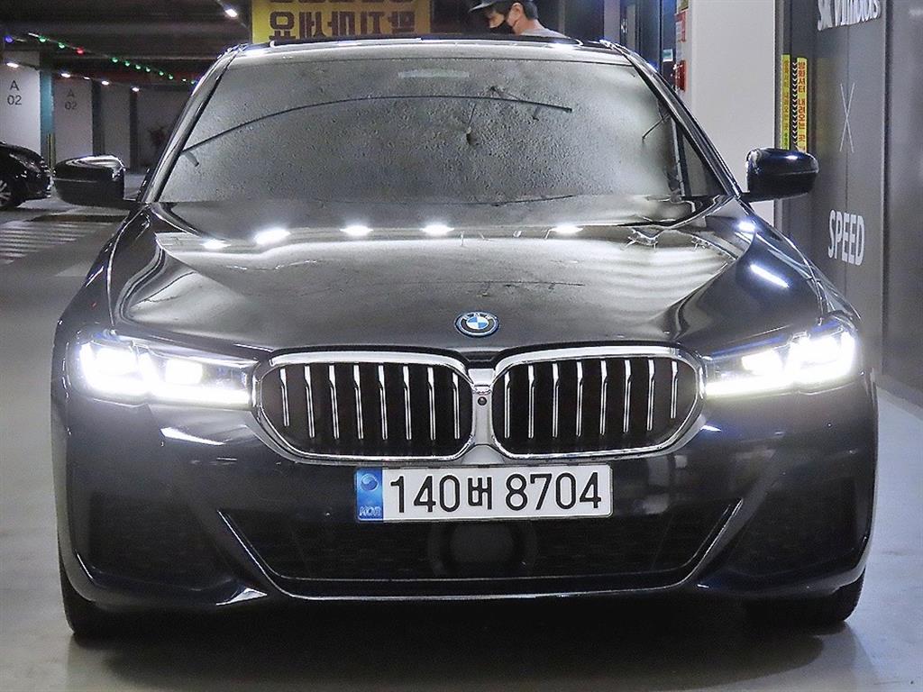 BMW 5시리즈 530e M 스포츠 사진