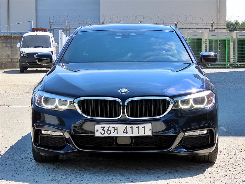 BMW 5시리즈 520d M 스포츠 플러스 사진