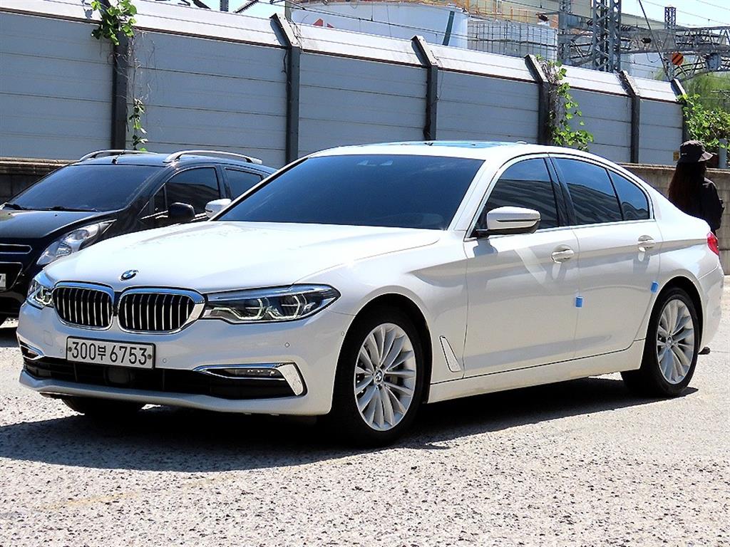 BMW 5시리즈 530i 럭셔리 플러스 사진 2/20