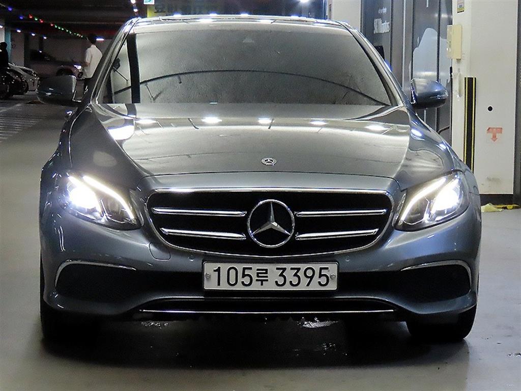 벤츠 E 클래스 E250 아방가르드 사진