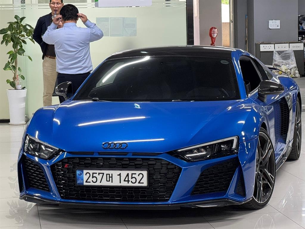 R8 (4S) 5.2 V10 퍼포먼스 쿠페 2021년식