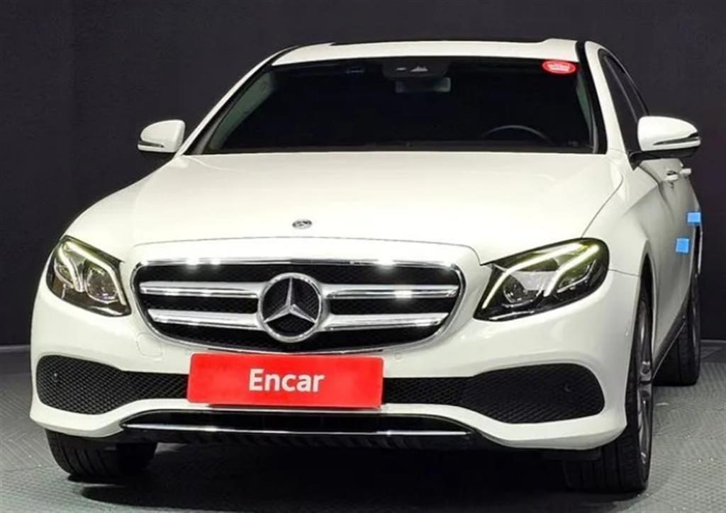 벤츠 E 클래스 E220d 아방가르드 사진