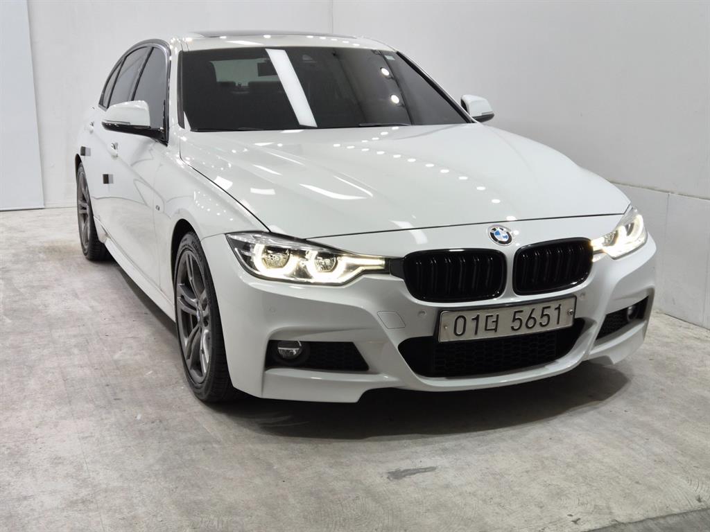 BMW 3시리즈 320i M 스포츠 사진 2/19