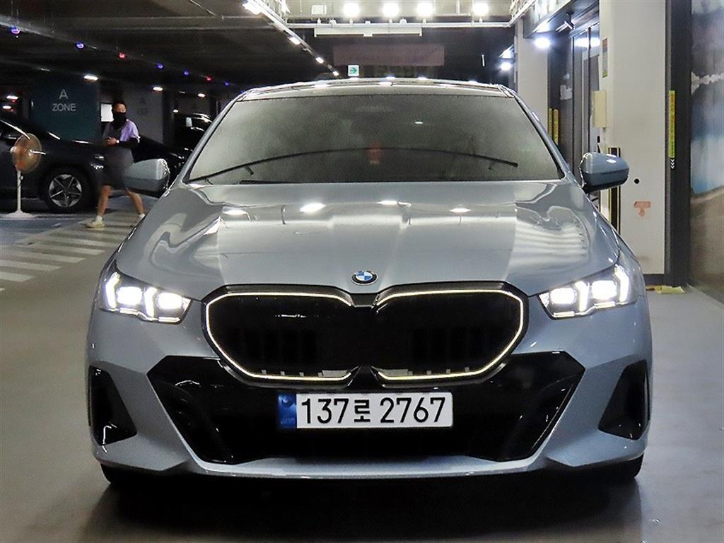 BMW 5시리즈 530i xDrive M 스포츠 사진