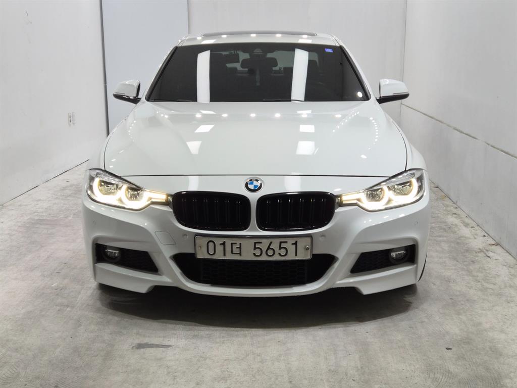 BMW 3시리즈 320i M 스포츠 사진