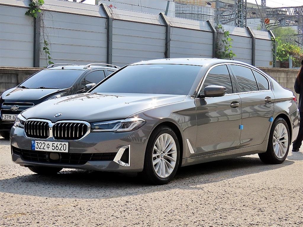 BMW 5시리즈 520i 럭셔리 사진 2/20