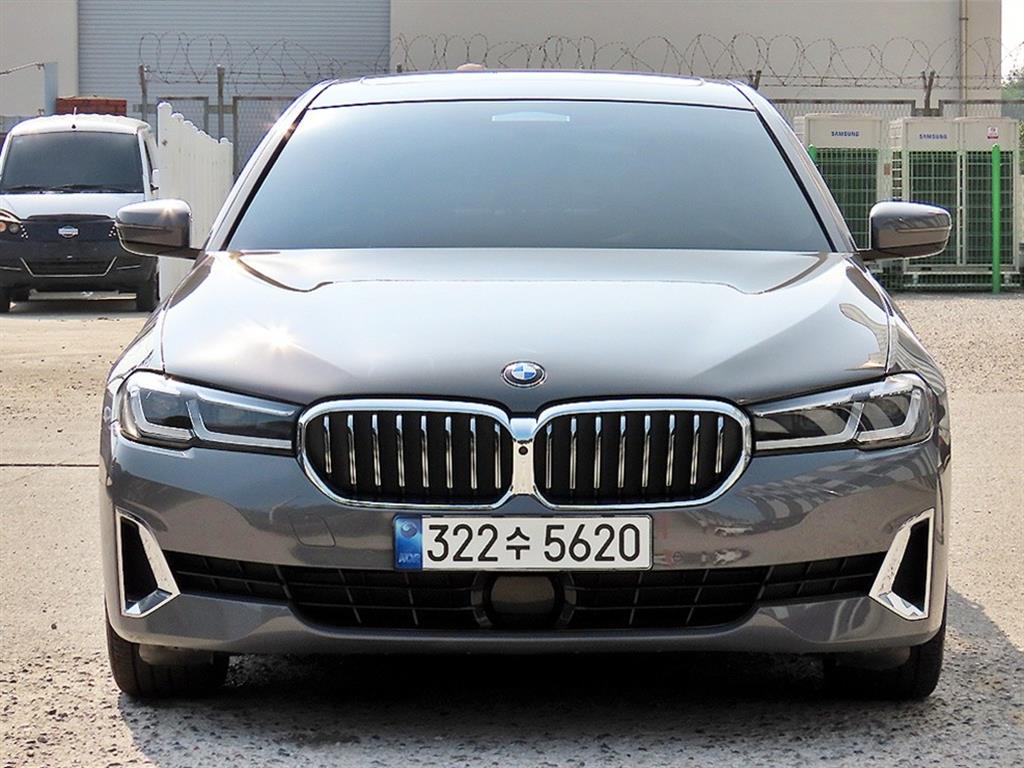 BMW 5시리즈 520i 럭셔리 사진