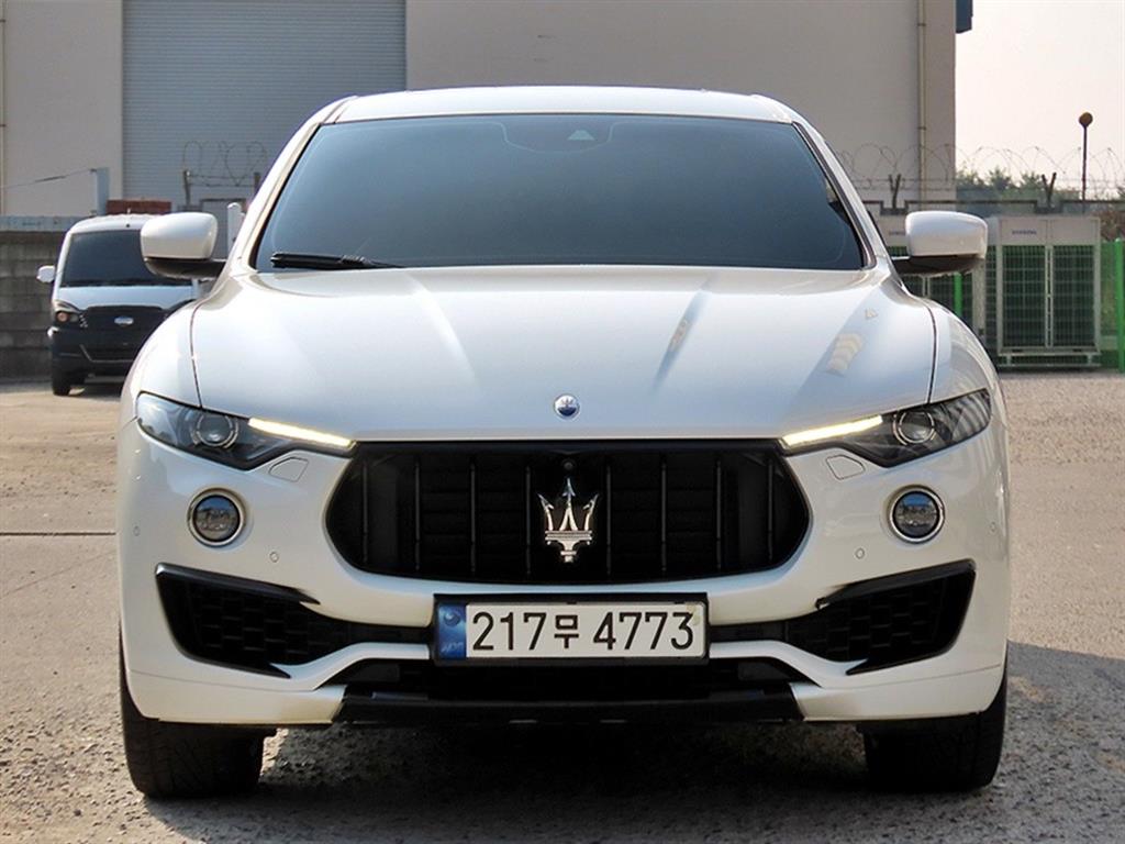 르반떼 3.0 AWD 그란 스포츠 2018년식