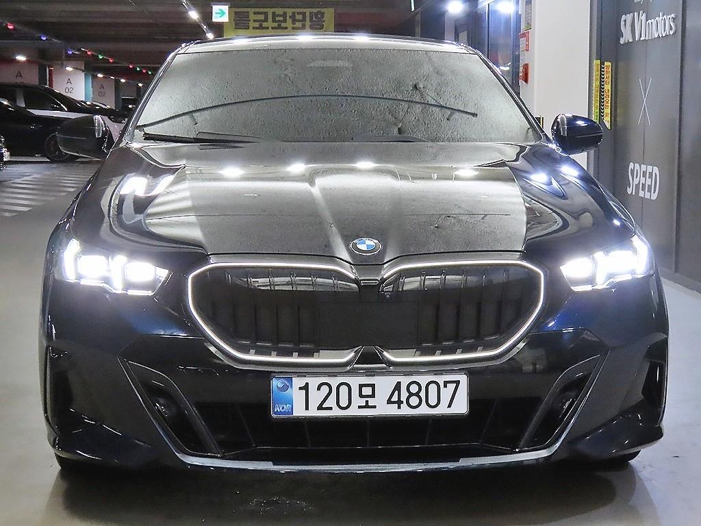 BMW 5시리즈 520i M 스포츠 사진