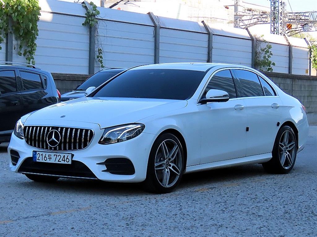 벤츠 E 클래스 E300 AMG LINE 사진