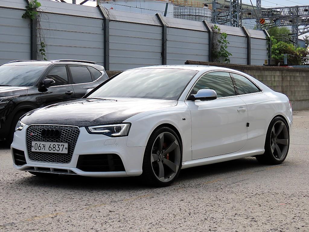 아우디 RS5 4.2 FSI 콰트로 사진 2/18