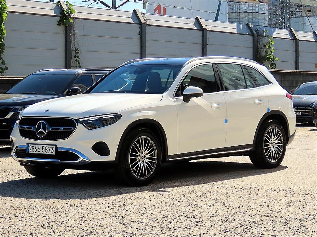 벤츠 GLC 클래스 GLC220 d 4MATIC 사진 2/20