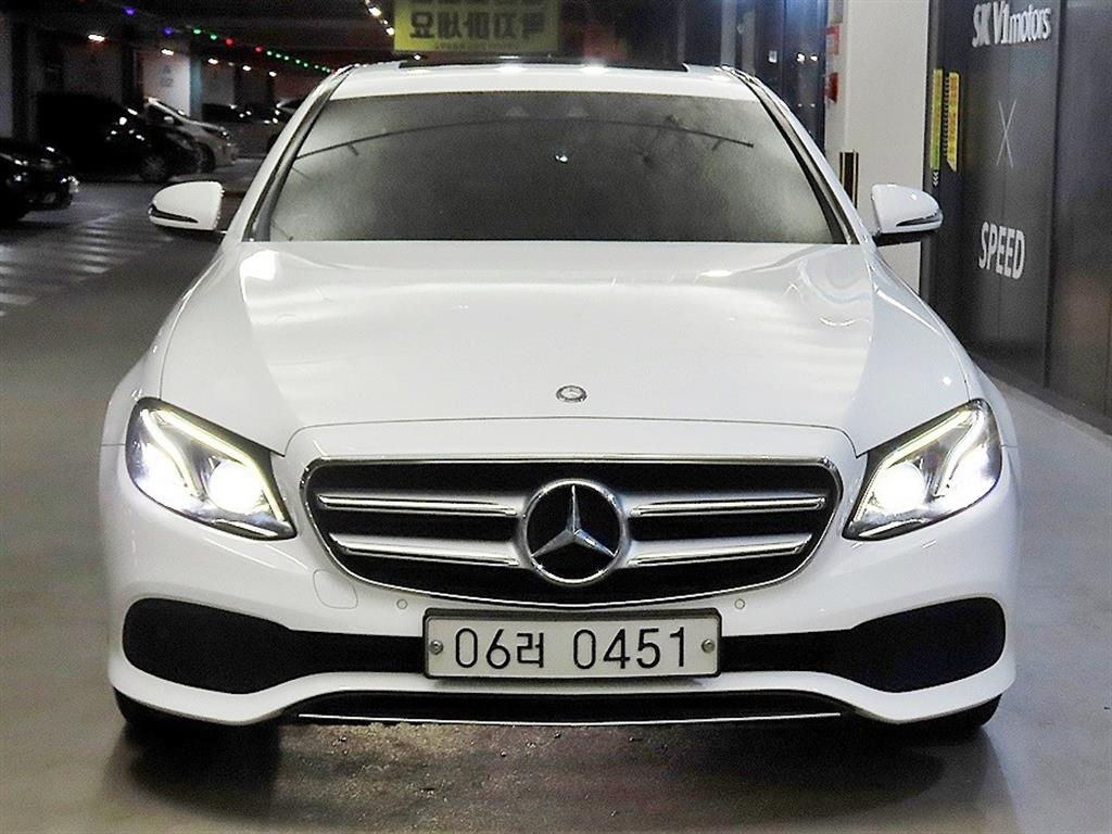 벤츠 E 클래스 E220d 아방가르드 사진